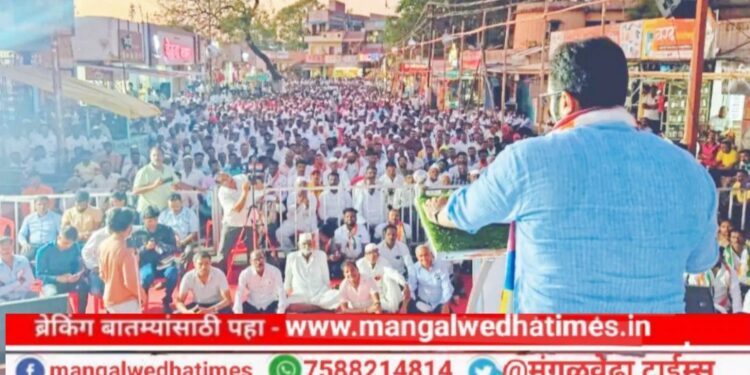 शेतकऱ्यांच्या ताटात माती कालवणाऱ्यांना मातीत गाडायचे; शेतकऱ्यांच सोनं करणारे धैर्यशील मोहिते पाटील यांना निवडून द्यायचे; अमोल कोल्हे यांनी जनतेला केले भावनिक आवाहन