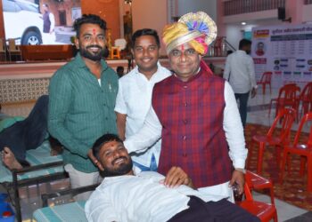 दिलदार व्यक्तिमत्त्व! भर पावसात देखील शेकडो युवकांनी केले उत्स्फूर्तपणे रक्तदान; उद्योजक अनिलभाऊ इंगवले यांचा वाढदिवस विविध उपक्रमांनी साजरा