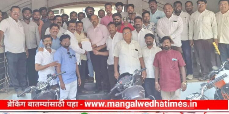 येत्या दोन दिवसात शिवाजी महाराजांच्या अश्वारूढ पुतळा परिसरात सुशोभीकरण सुरू करा, अन्यथा नगरपालिकेसमोर बेमुदत ठिय्या आंदोलन करणार; शिवभक्तांनी दिला इशारा