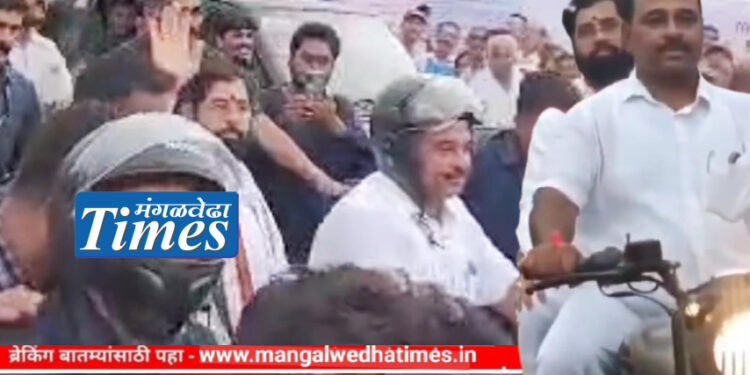 जय-विरु की जोडी! एकनाथ शिंदे यांची पंढरपुरात ‘आषाढी’आधी बुलेटवरुन पाहणी; मुख्यमंत्र्यांच्या बुलेटचे स्वारथ्य आमदार समाधान आवताडे यांच्याकडे