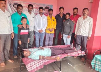 सामाजिक कार्यकर्ते राजेंद्र फुगारे यांच्या वाढदिवसानिमित्त 39 रक्तदात्यांनी केले रक्तदान; विविध सामाजिक उपक्रमाने वाढदिवस साजरा