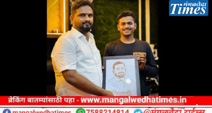 मालक प्रेम! मंगळवेढ्यातील युवकाने रक्ताने रेखाटले राहुल ताड यांचे चित्र; निष्ठा आणि प्रेम बघून ताड देखील झाले भावुक