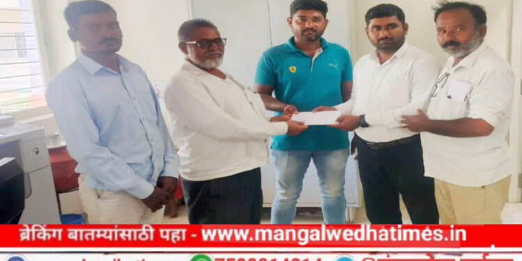 भैरवनाथ शुगरचे अनिल सावंत यांनी जोपासली सामाजिक बांधिलकी; म्हैसाळ योजनेचे पाणी तळ्यामध्ये आणण्यासाठी पाईप लाइनच्या कामाकरिता स्वखर्चातून केली आर्थिक मदत
