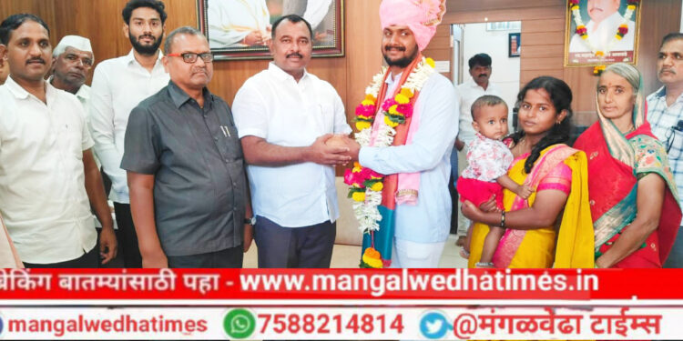 कचरेवाडीचे सुपुत्र विवेक दयानंद चव्हाण यांच्या वाढदिवसानिमित्त आमदार समाधान आवताडे यांनी केला सत्कार; भावी वाटचालीस दिल्या शुभेच्छा