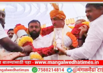 राजकीय खळबळ! परिचारक आणि भालके एकाच स्टेजवर, एकाच हारात दोघांचा सत्कार; भगीरथ भालके यांच्या उपस्थितीत प्रशांत परिचारकांचा भावी आमदार म्हणून उल्लेख