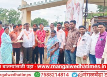 मोठी बातमी! छत्रपती शिवाजी महाराजांचा अश्वारूढ पुतळा बसविण्यास जिल्हाधिकाऱ्यांची अंतिम मंजुरी; मंगळवेढ्यात पेढे वाटून आनंद केला साजरा