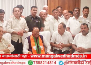 चंद्रशेखर बावनकुळेंच्या दिलजमाईच्या प्रयत्नानंतर पंढरपुरात प्रशांत परिचारकांचा मोठा निर्णय; भगिरथ भालकेंचं टेन्शन वाढलं