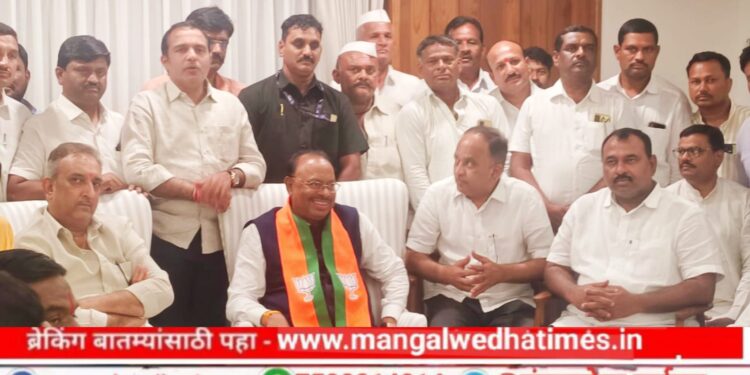 चंद्रशेखर बावनकुळेंच्या दिलजमाईच्या प्रयत्नानंतर पंढरपुरात प्रशांत परिचारकांचा मोठा निर्णय; भगिरथ भालकेंचं टेन्शन वाढलं