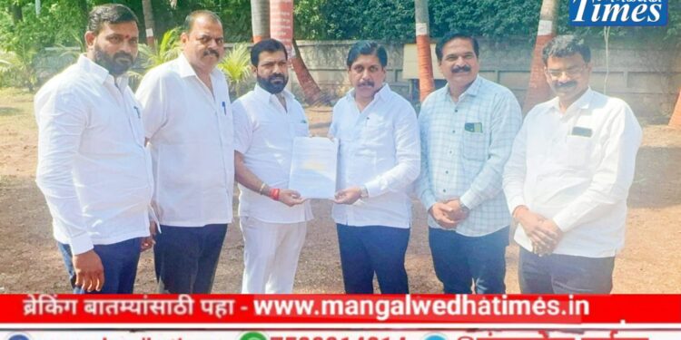 मोठी बातमी! मंगळवेढा-पंढरपुरात महाविकास आघाडीत बिघाडी, अनिल सावंत यांना मिळाला एबी फॉर्म; राष्ट्रवादीच्या कार्यकर्त्यांमध्ये जल्लोष; भगीरथ भालकेंच्या अडचणी वाढल्या