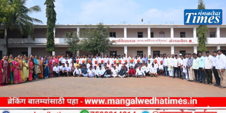 21 वर्षानंतर विद्यार्थ्यांनी केलेल्या एकत्रिकरणाचे सर्वत्र कौतुक; श्री संत दामाजी महाविदयालयात सन 2003 बॅचचे गेट-टुगेदर उत्साहात संपन्न