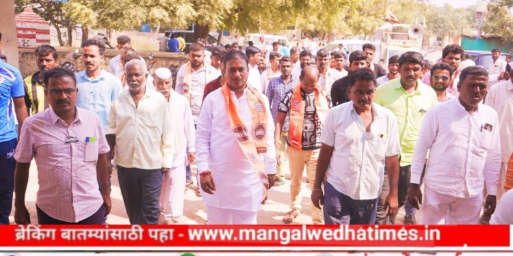 दिलीप धोत्रे यांनी केलेली कामे सोशल मीडियावर व्हायरल, यंदा परिवर्तन अटळ; धोत्रे यांनी व्यक्त केला विश्वास