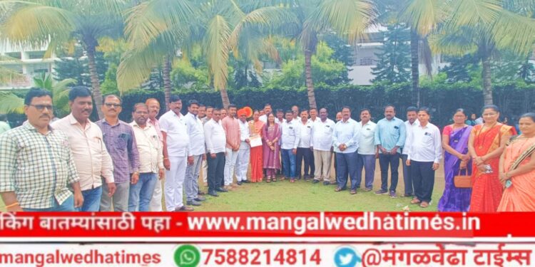 कौतुकास्पद! राजाराम दत्तू यांना आदर्श प्राचार्य पुरस्कार प्रदान; माजी आमदार सावंत यांच्या हस्ते सन्मान