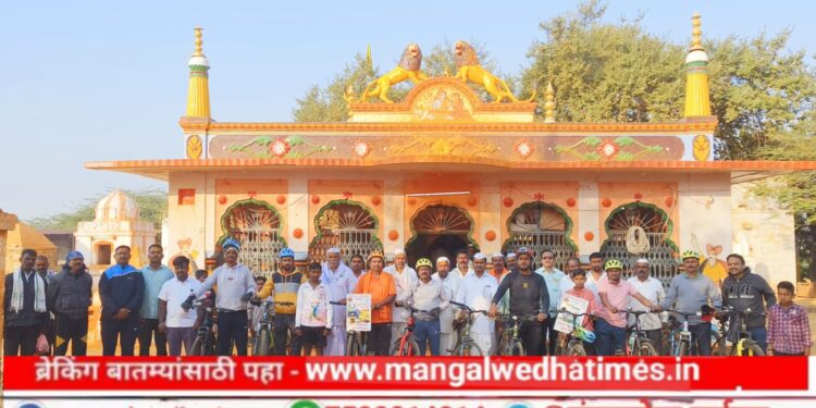 रस्त्यावरील अपघात कमी करण्यासाठी वारी परिवार व सायकल क्लब यांनी केले असे काही..; त्याचे सर्वत्र कौतुक केले जात आहे!