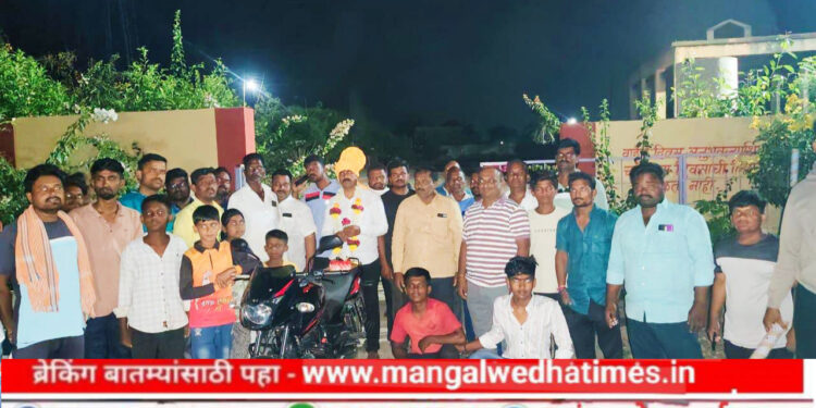 अंधश्रद्धेला मूठमाती! मारुती दवले गुरुजी यांनी चक्क स्मशानभूमीत साजरा केला वाढदिवस…