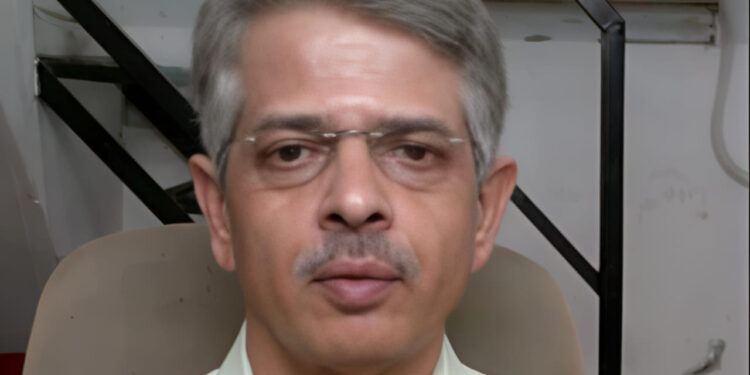 धक्कादायक! ज्या रुग्णालयात हजारो रुग्णांवर उपचार केले तिथंच घेतला अखेरचा श्वास; सोलापूरमधील प्रसिद्ध न्युरोफिजिशियन डॉ.शिरीष वळसंगकर यांनी जीवन संपवलं