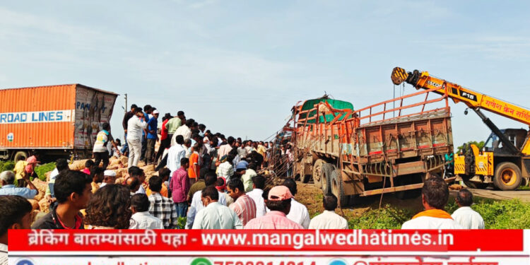 धक्कादायक! सदगुरु बैठकीसाठी जाणाऱ्या महिलांच्या स्कुटीला माल ट्रकने चिरडले; मंगळवेढ्यातील सासू व सून जागीच ठार