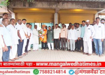 आई-वडिलांचे नाव कमवायचे या उद्देशाने सोडले होते गाव, माझा विद्यार्थी म्हणून मला रावसाहेब पाटील यांचा अभिमान; तळसंगी गावाचे नाव केले उज्वल; प्रा.शिवाजीराव काळुंगे यांचे गौरवोद्गार