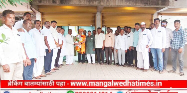 आई-वडिलांचे नाव कमवायचे या उद्देशाने सोडले होते गाव, माझा विद्यार्थी म्हणून मला रावसाहेब पाटील यांचा अभिमान; तळसंगी गावाचे नाव केले उज्वल; प्रा.शिवाजीराव काळुंगे यांचे गौरवोद्गार