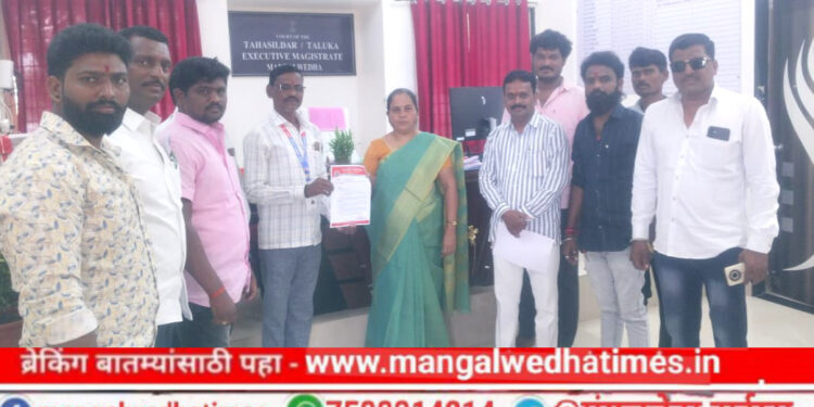 शेतकऱ्यांचे संकटकाळात शासनाने आधारस्तंभ बनावे; मानव अधिकार संरक्षण समितीने शेतकऱ्यांच्या मदतीसाठी तहसीलदारांना घातले साकडे