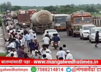 सीना नदीच्या पुराने ३ महामार्ग ठप्प, रेल्वेच्या गाड्यांनाही ब्रेक; वाहनांच्या लांबच लांब रांगा; प्रतीक्षेनंतर सोलापूर-मंगळवेढा मार्ग सुरु