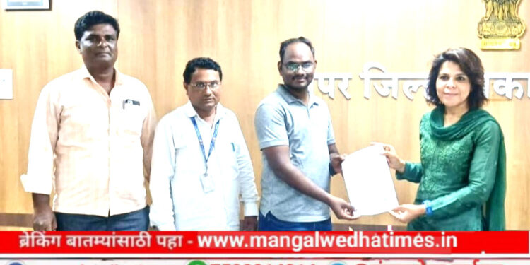 कौतुकास्पद! सोलापूर जिल्ह्यातील पूरग्रस्तांसाठी मंगळवेढा महसूल विभागाच्या कर्मचार्‍यांकडून एक दिवसाचा पगार; शिक्षण विभागासह अनेकांकडून मदतीचा हात