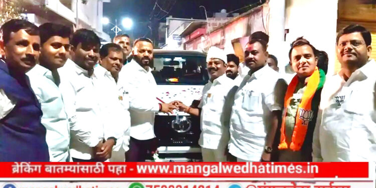 नाद करती काय..! भाजप जिल्हाध्यक्षांना कार्यकर्त्यांनी दिली आलिशान फोर्च्यूनर गिफ्ट; चव्हाण यांना विधानपरिषदेवर घेण्याची निष्ठावंत कार्यकर्त्यांची मागणी; राज्यभर होतेय चर्चा