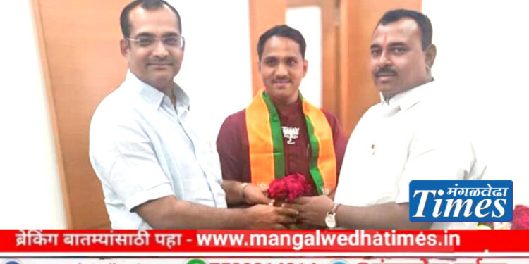 बर्थडे गिफ्ट! आमदार समाधान आवताडे यांचे बंधू बिनविरोध नगरसेवक; संजय आवताडे यांनी मोहीम केली फत्ते; सोमनाथ आवताडेंच्या रूपाने मंगळवेढ्यात भाजपची विजय सलामी