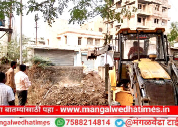 धडाकेबाज कामगिरी! उजनी वसाहत पंढरपुर येथील अतिक्रमणांवर जलसंपदा विभागाची कारवाई; 10 निवासस्थाने केली रिक्त