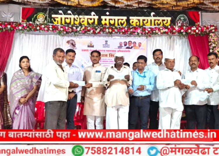 जनतेचे समाधान! मंगळवेढ्यात ‘महाराजस्व’चा महामेळावा; एकाच दिवशी 1584 लाभार्थ्यांच्या चेहऱ्यावर हसू; ‘हा’ ठरला राज्यातील पहिला उपक्रम