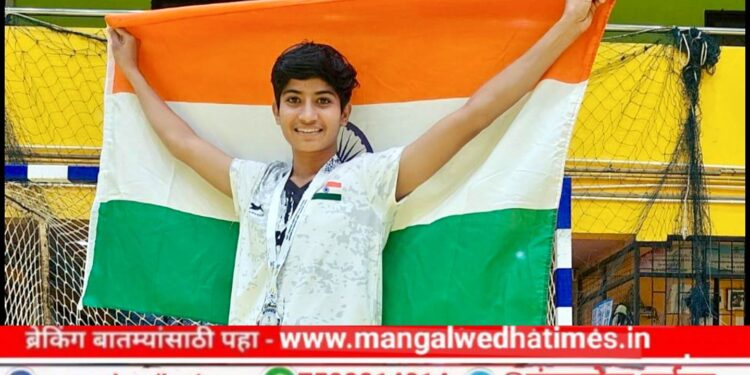 मंगळवेढ्याची लेक चीनमध्ये फडकवणार तिरंगा! पण… गरिबी आड येतेय; ‘प्रज्ञा’च्या स्वप्नांना पंख देण्यासाठी पुढे या; दानशूर व्यक्तींना मदतीचे नम्र आवाहन